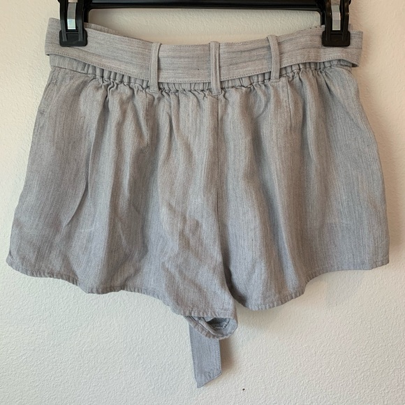 🌸3/$10 Talula Flowy Belted Shorts (Size 00) - Picture 3 of 7